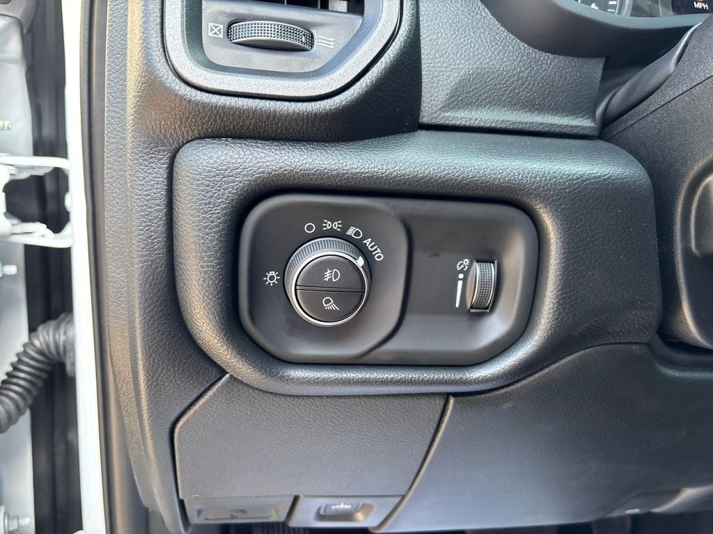 2027 RAM Ram 3500 RAM 3500 TRADESMAN CREW CAB 4X4 6'4' BOX