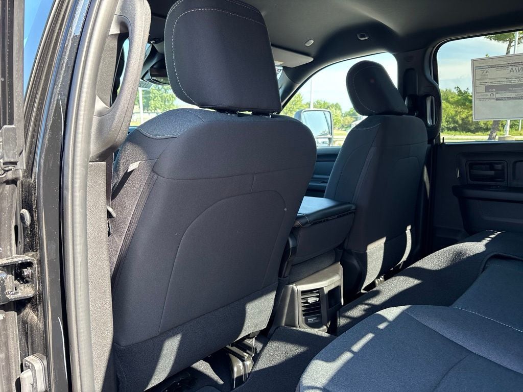 2027 RAM Ram 3500 RAM 3500 TRADESMAN CREW CAB 4X4 6'4' BOX
