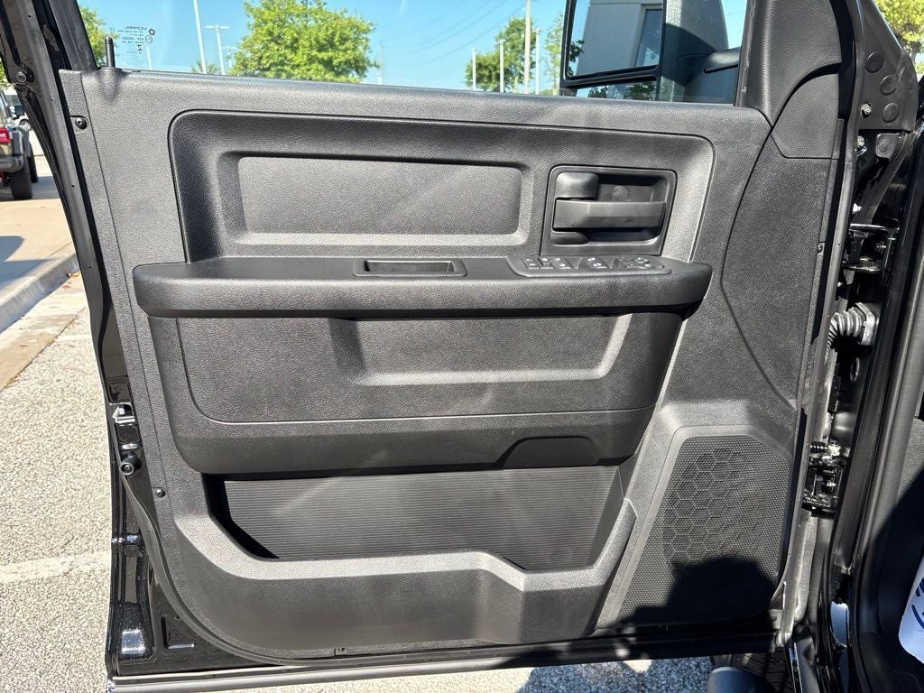 2027 RAM Ram 3500 RAM 3500 TRADESMAN CREW CAB 4X4 6'4' BOX