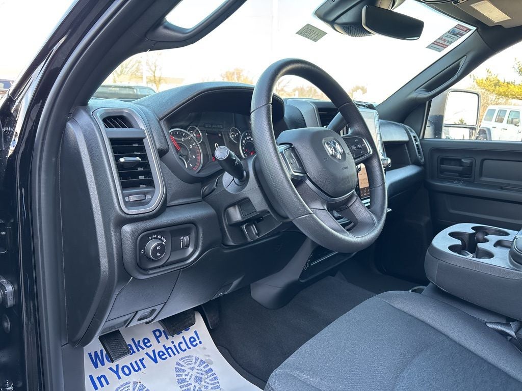 2026 RAM Ram 3500 RAM 3500 TRADESMAN CREW CAB 4X4 6'4' BOX