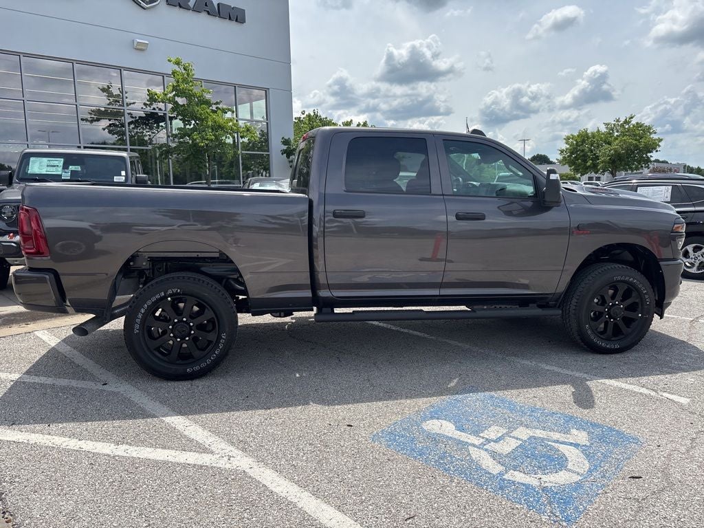 2026 RAM Ram 2500 RAM 2500 BLACK EXPRESS CREW CAB 4X4 6'4' BOX