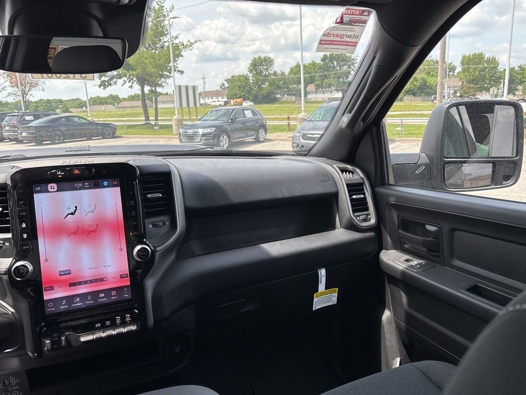 2026 RAM Ram 2500 RAM 2500 BLACK EXPRESS CREW CAB 4X4 6'4' BOX