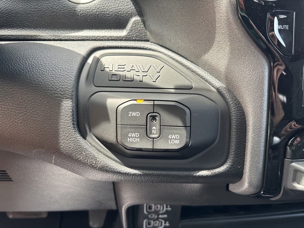 2026 RAM Ram 2500 RAM 2500 BLACK EXPRESS CREW CAB 4X4 6'4' BOX