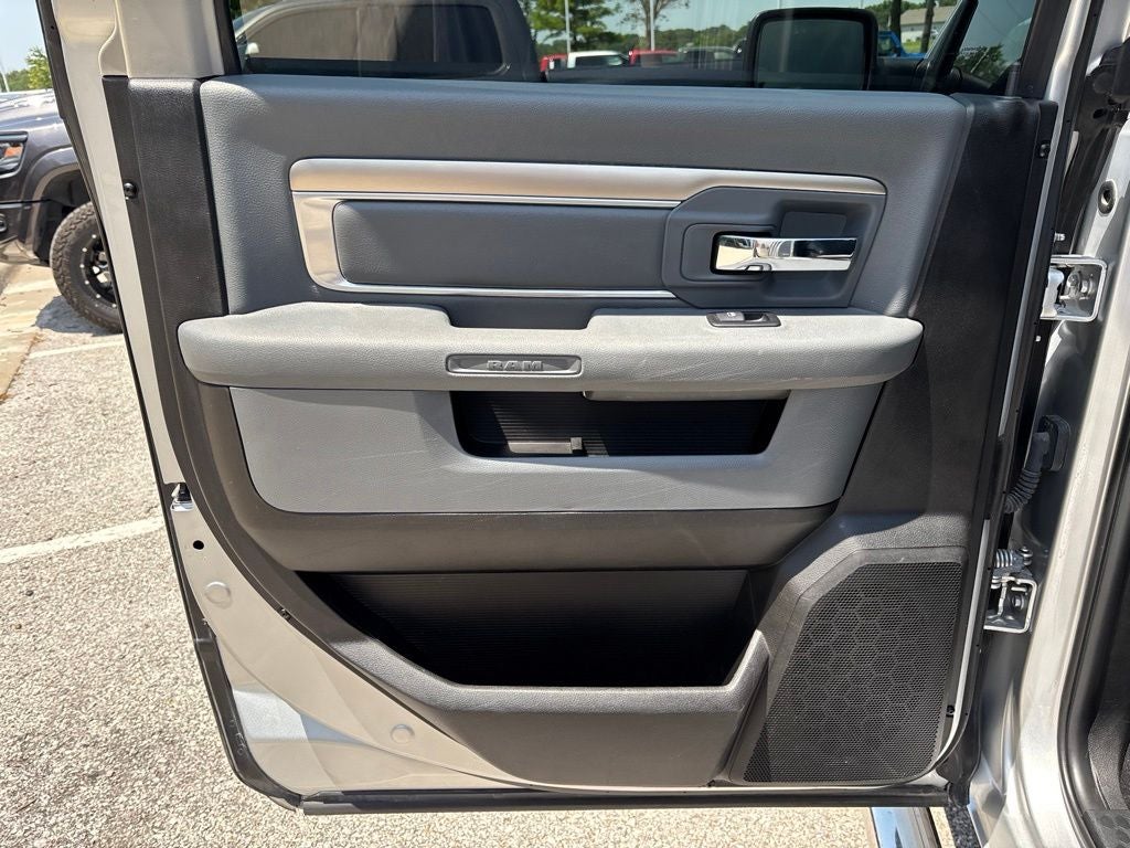 2018 RAM 1500 Big Horn Crew Cab 4x4 5'7' Box