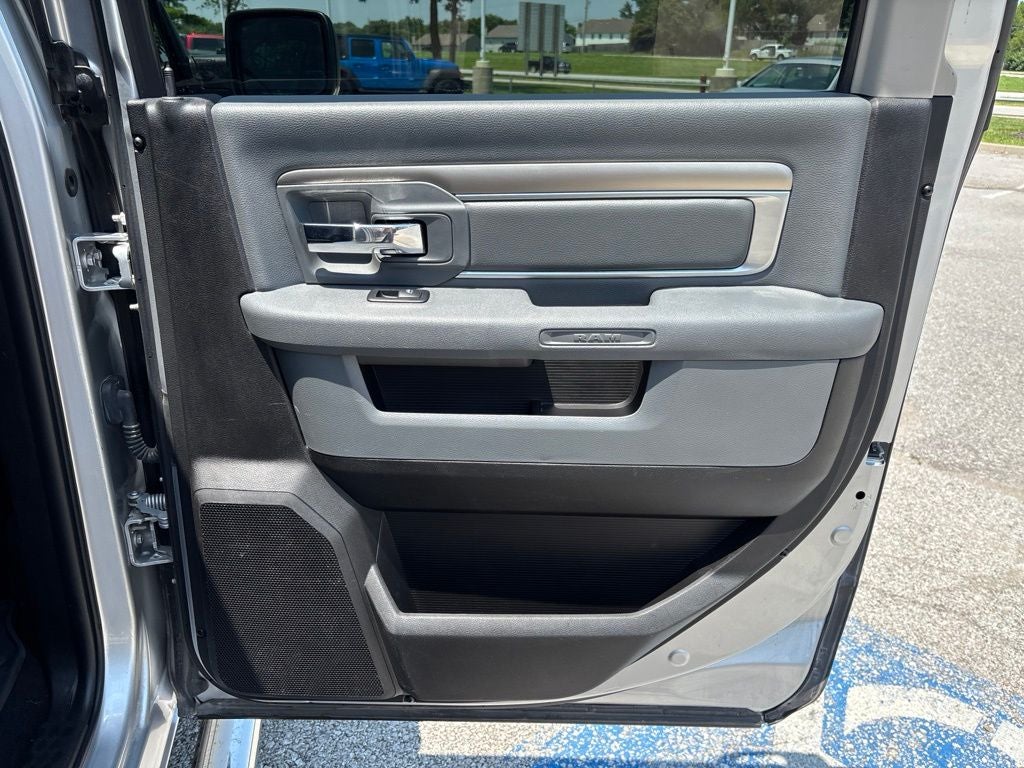 2018 RAM 1500 Big Horn Crew Cab 4x4 5'7' Box