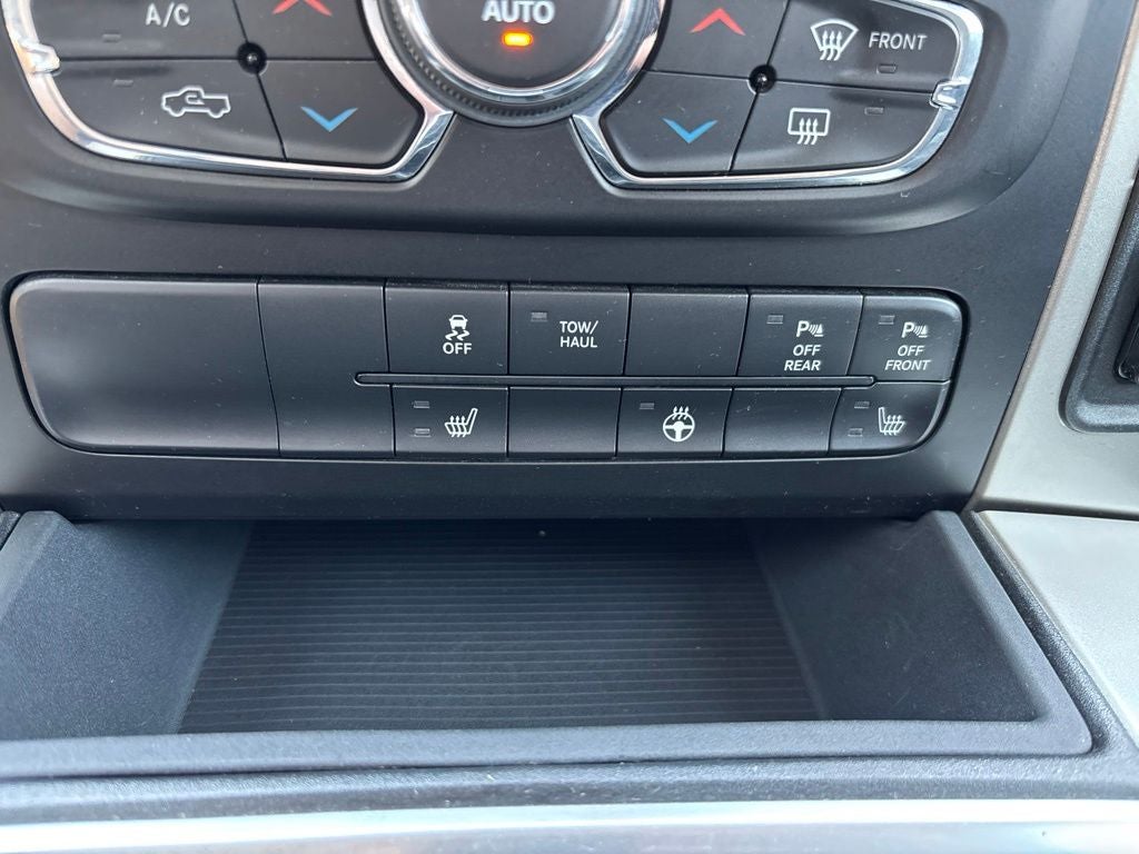 2018 RAM 1500 Big Horn Crew Cab 4x4 5'7' Box