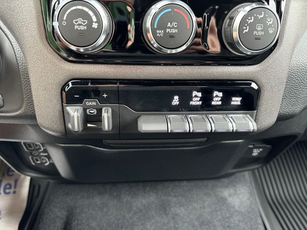 2026 RAM 1500 RAM 1500 WARLOCK CREW CAB 4X4 5'7' BOX