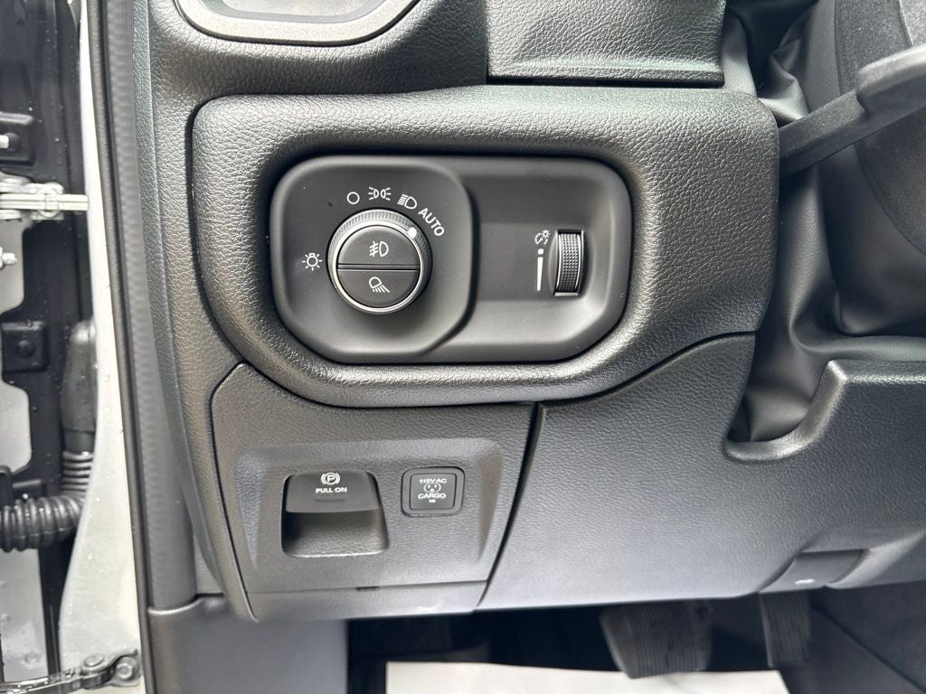 2026 RAM 1500 RAM 1500 WARLOCK CREW CAB 4X4 5'7' BOX