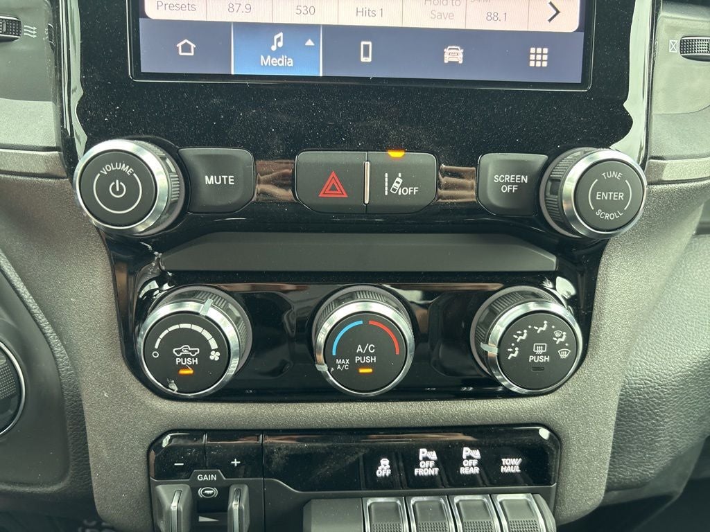 2026 RAM Ram 1500 RAM 1500 TRADESMAN CREW CAB 4X4 5'7' BOX