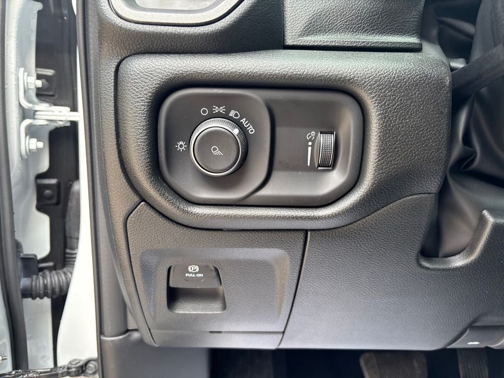 2026 RAM Ram 1500 RAM 1500 TRADESMAN CREW CAB 4X4 5'7' BOX