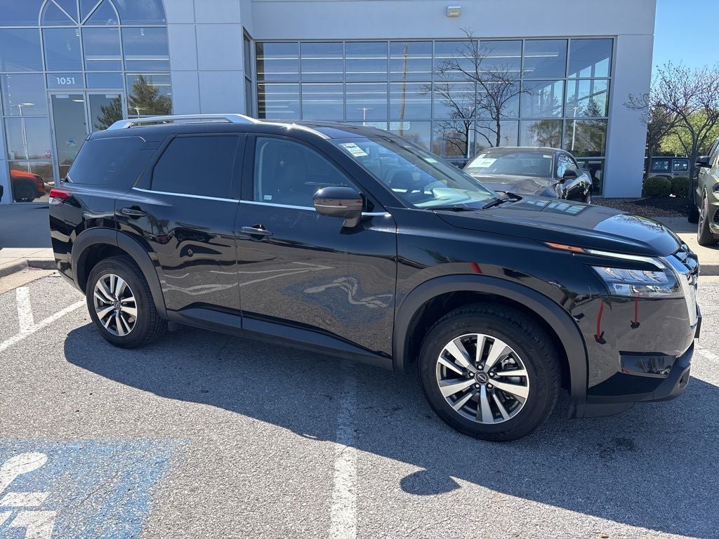 2025 Nissan Pathfinder SL FWD