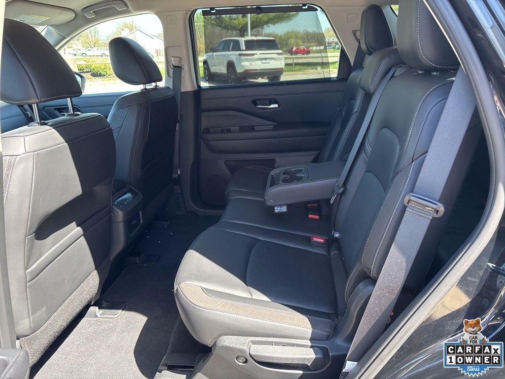 2025 Nissan Pathfinder SL FWD