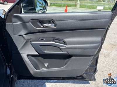 2025 Nissan Pathfinder SL FWD