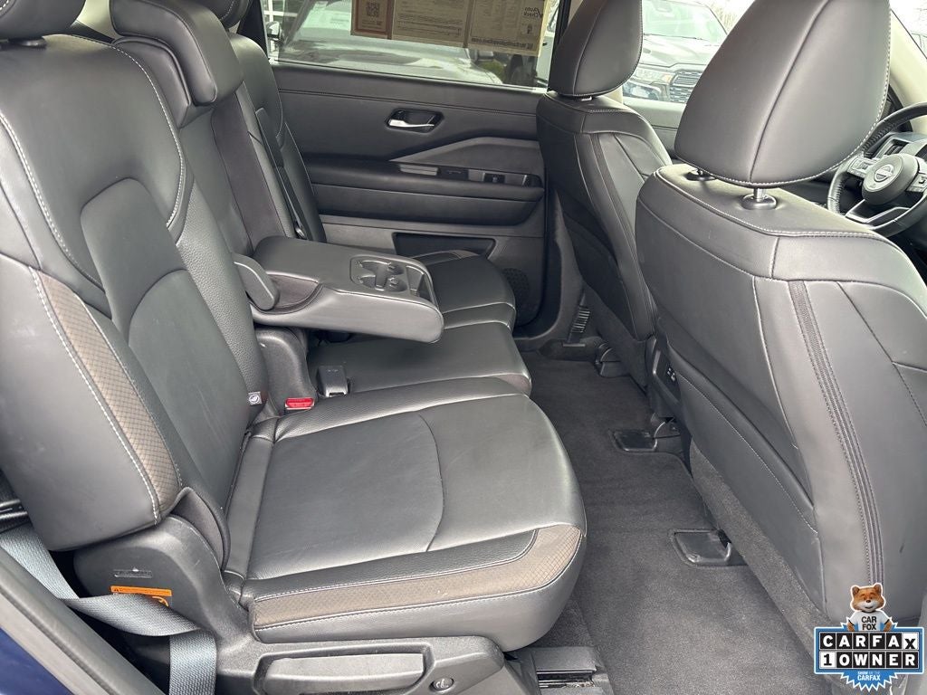 2025 Nissan Pathfinder SL FWD
