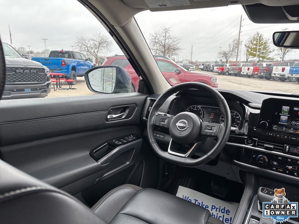 2025 Nissan Pathfinder SL FWD