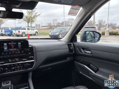2025 Nissan Pathfinder SL FWD