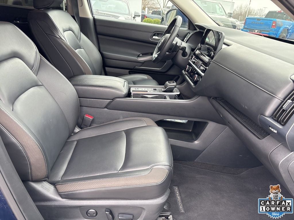 2025 Nissan Pathfinder SL FWD