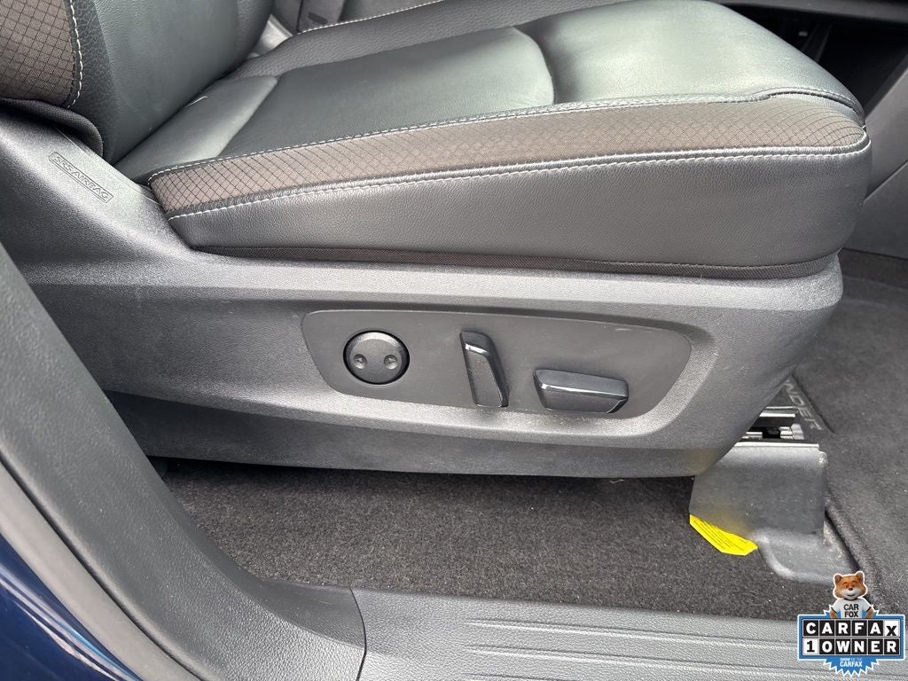 2025 Nissan Pathfinder SL FWD