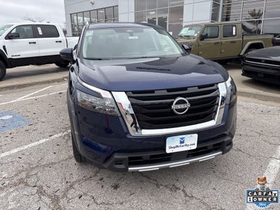 2025 Nissan Pathfinder SL FWD