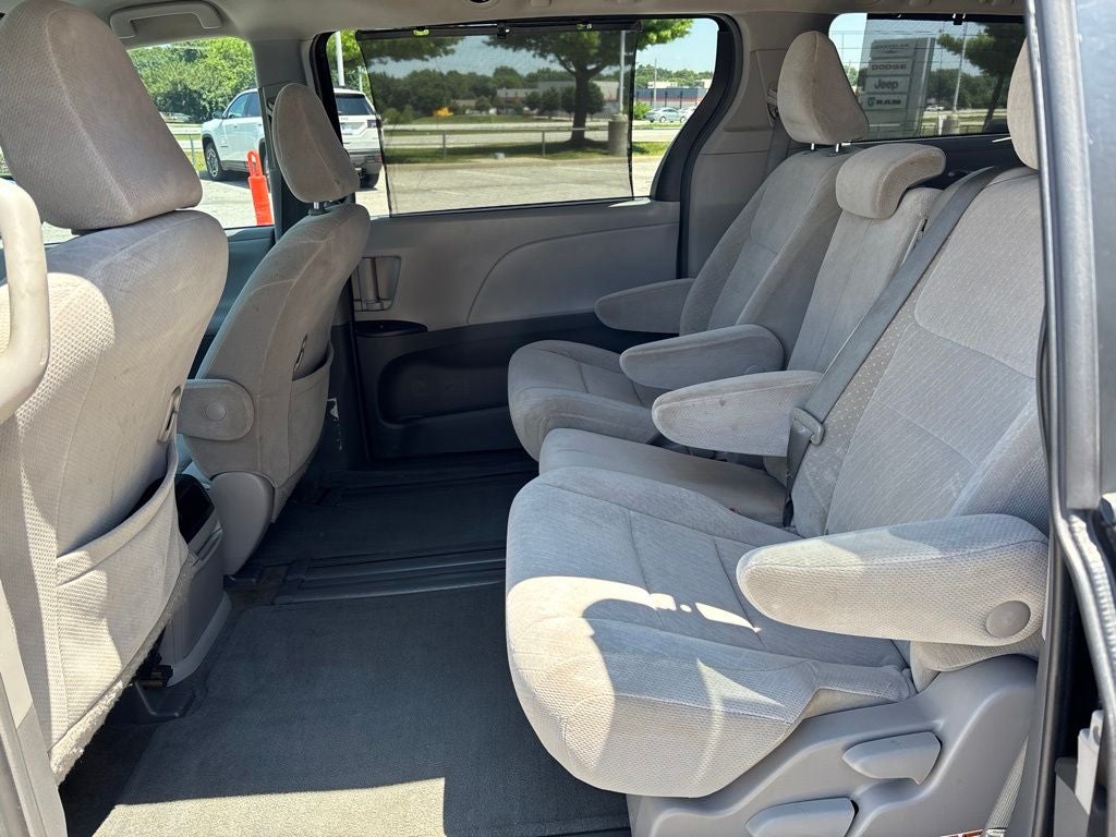 2017 Toyota Sienna LE 8 Passenger