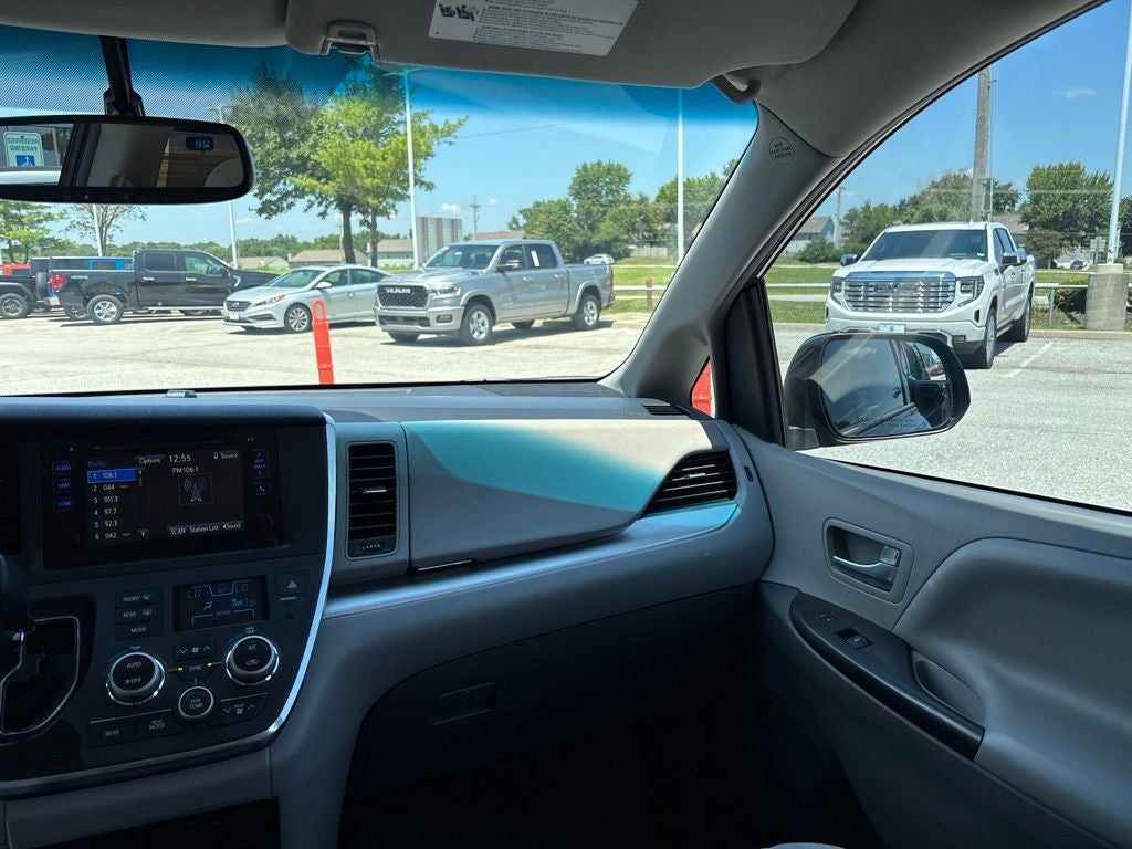 2017 Toyota Sienna LE 8 Passenger
