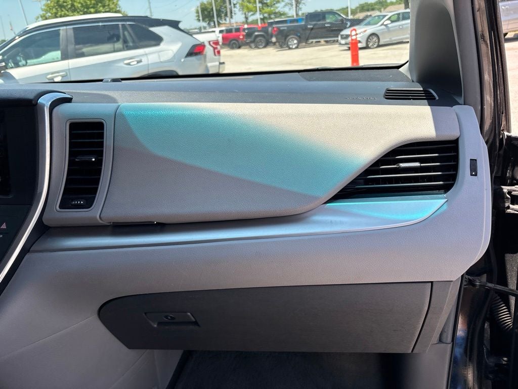 2017 Toyota Sienna LE 8 Passenger