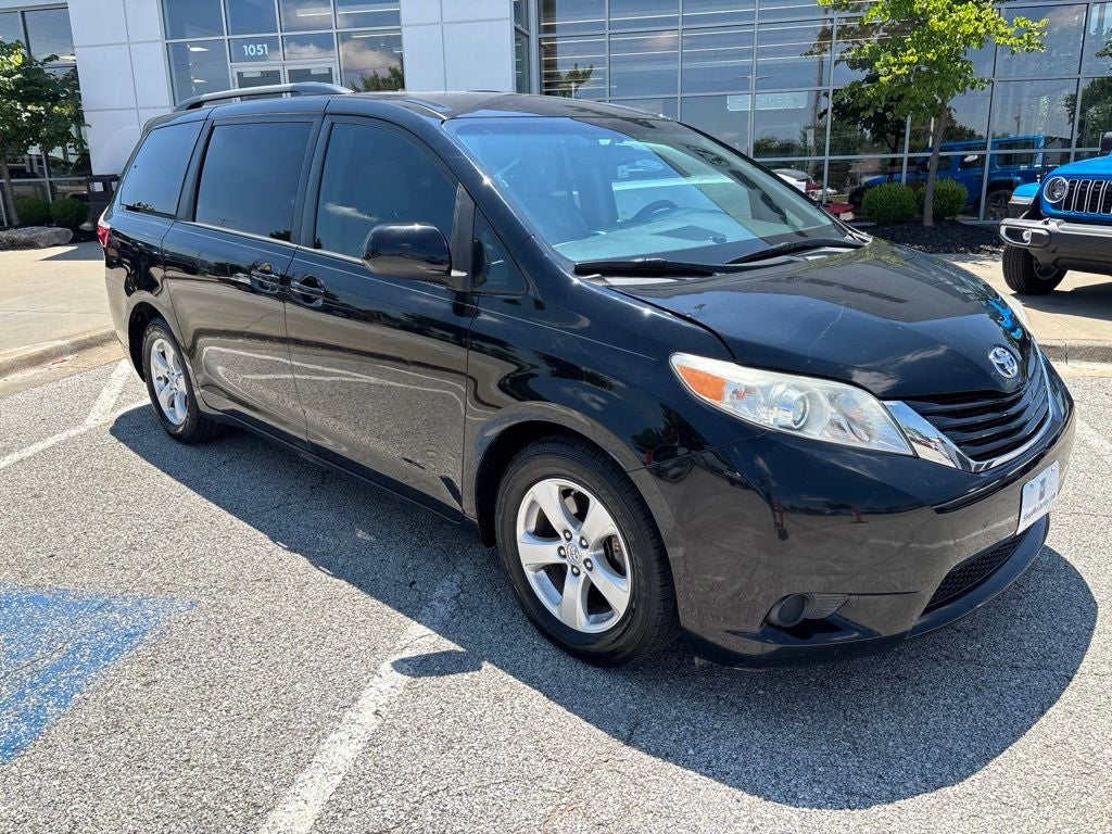 2017 Toyota Sienna LE 8 Passenger