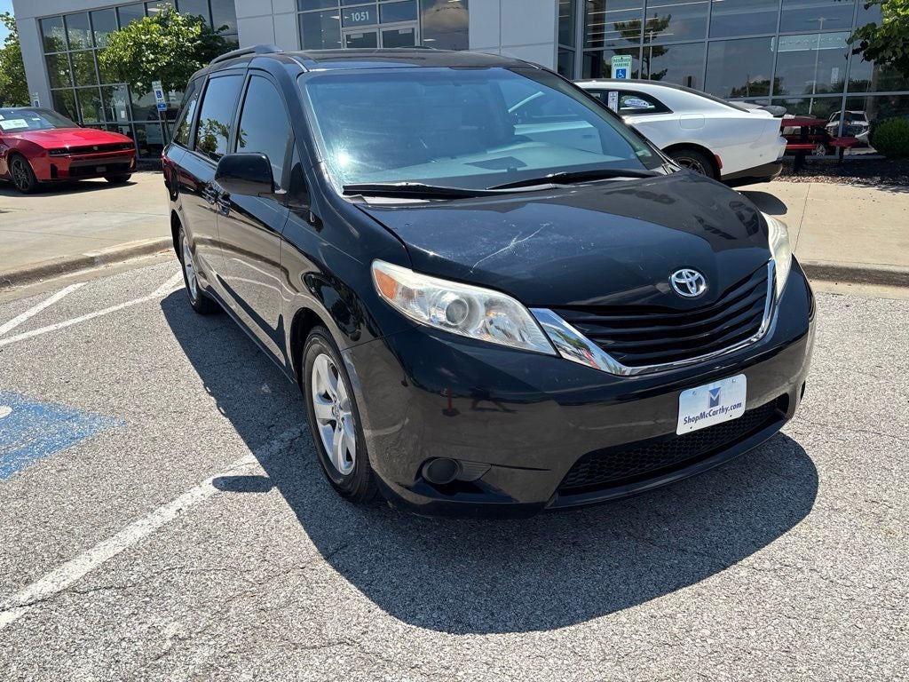 2017 Toyota Sienna LE 8 Passenger