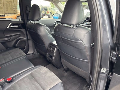 2024 Mitsubishi Outlander SE