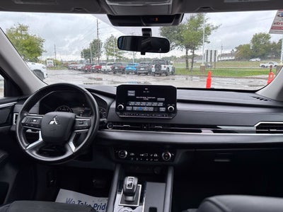 2024 Mitsubishi Outlander SE