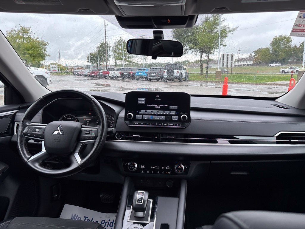 2024 Mitsubishi Outlander SE
