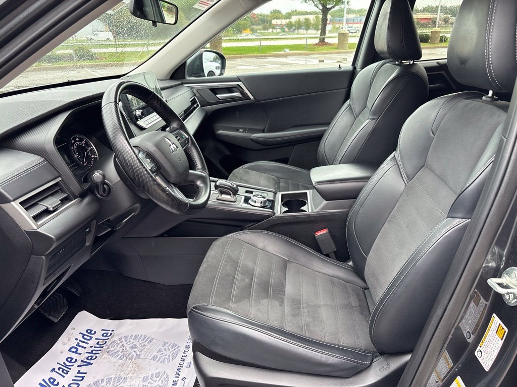 2024 Mitsubishi Outlander SE