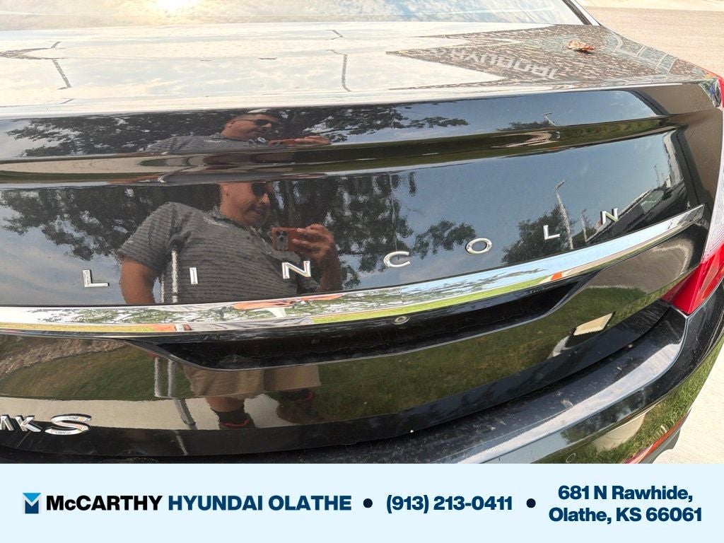 2015 Lincoln MKS Base