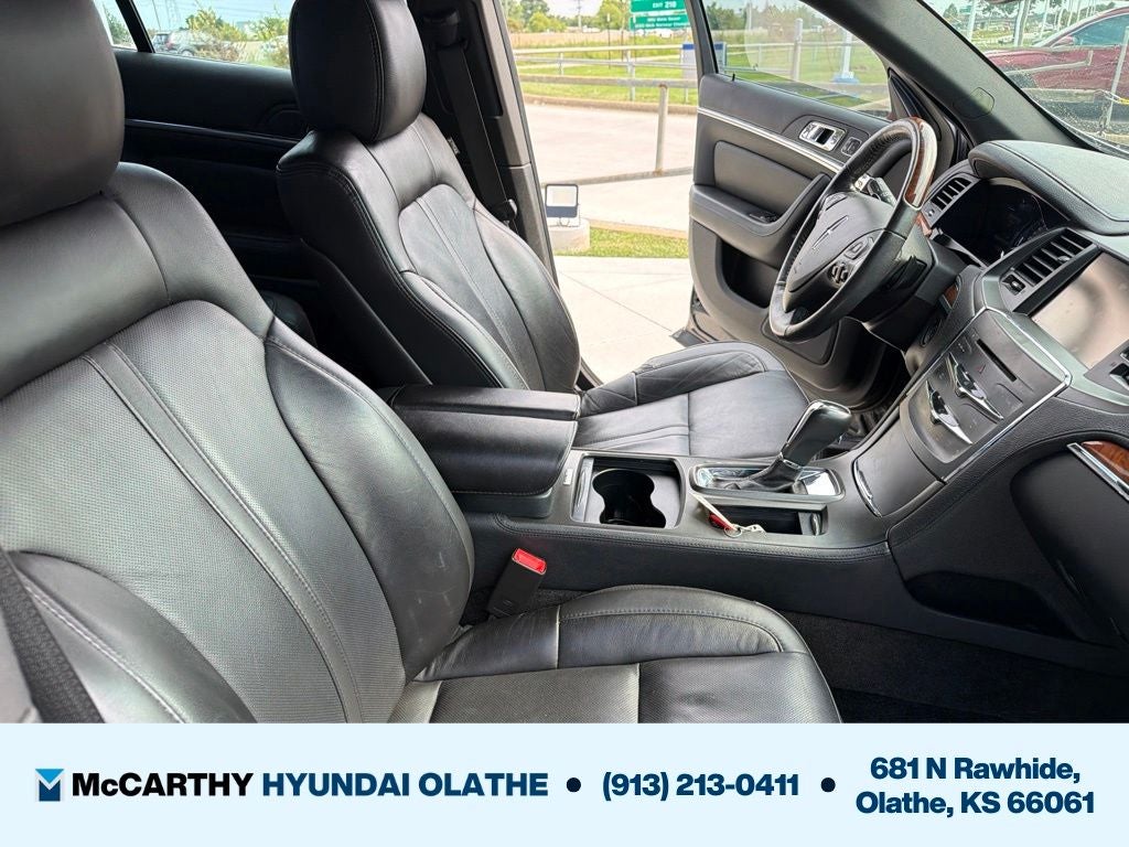 2015 Lincoln MKS Base