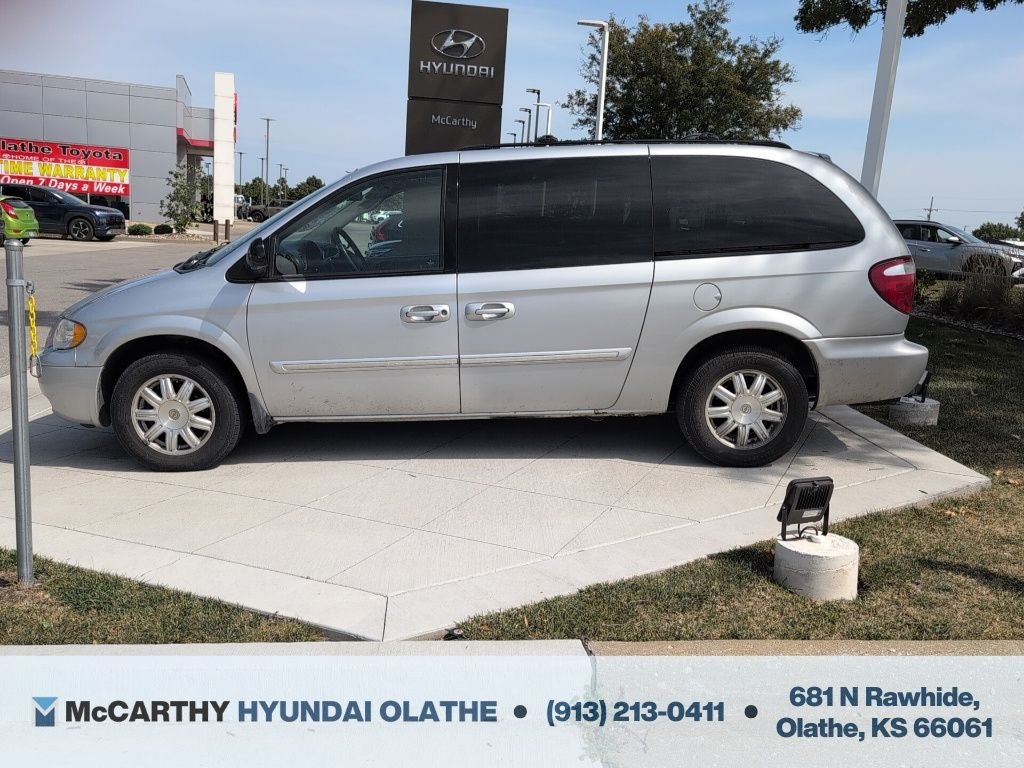 2006 Chrysler Town & Country Touring