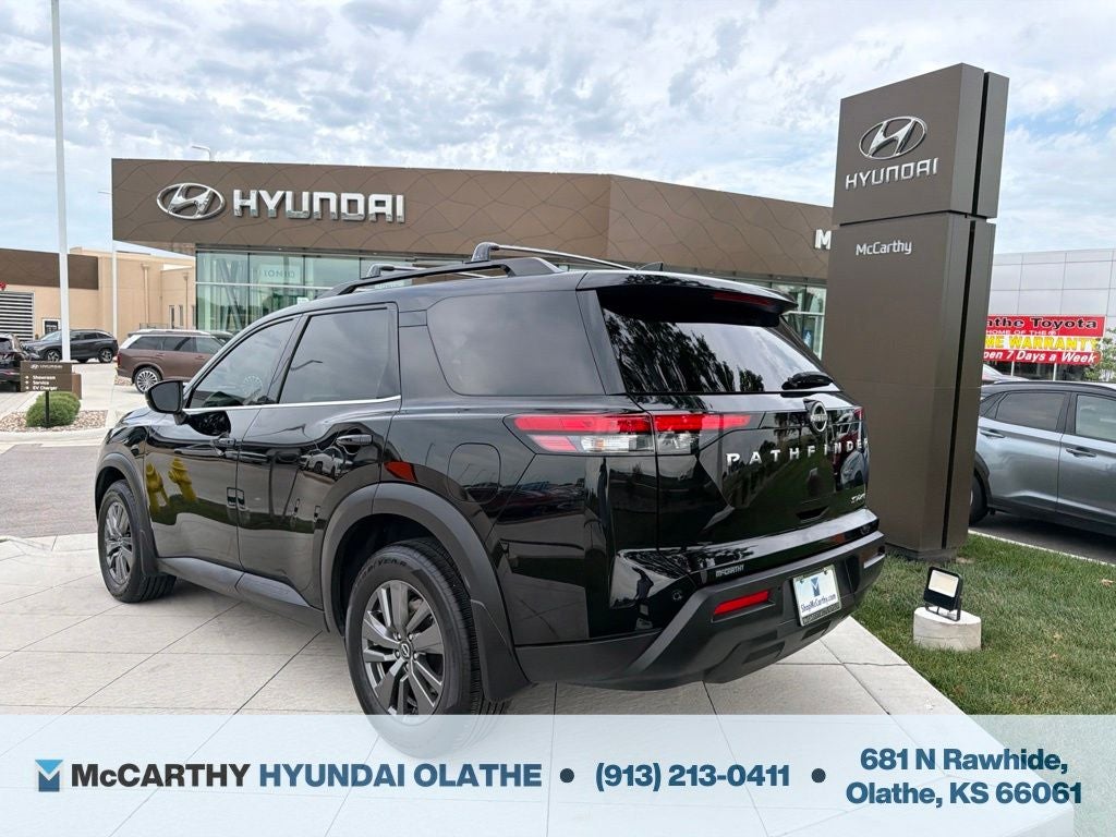 2022 Nissan Pathfinder SV