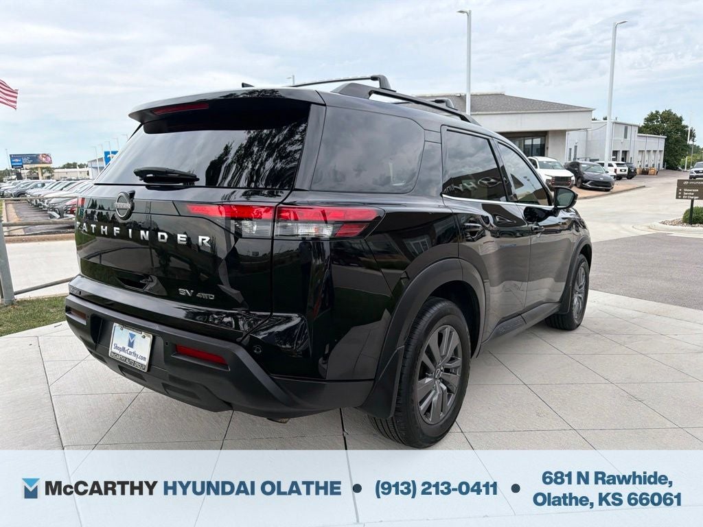 2022 Nissan Pathfinder SV