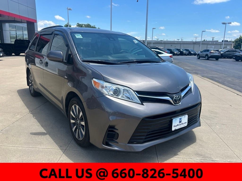 2020 Toyota Sienna LE 7 Passenger