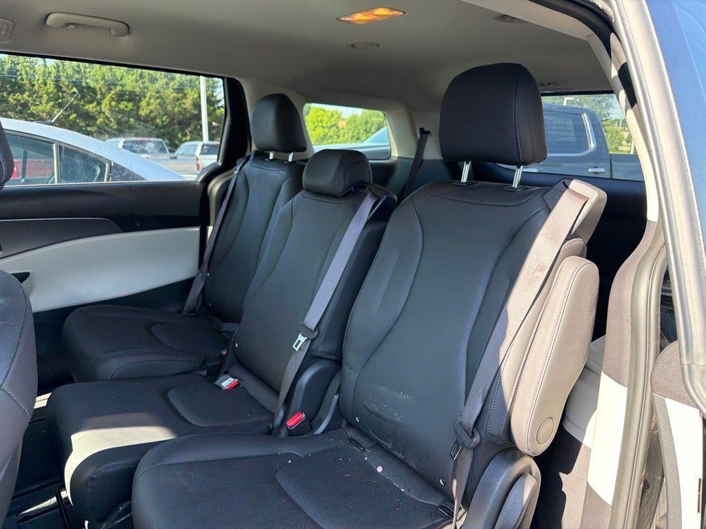 2024 Kia Carnival LX Seat Package
