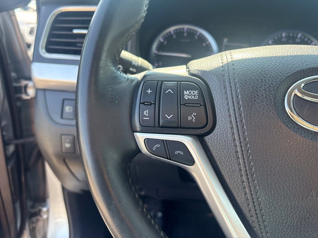 2017 Toyota Highlander SE