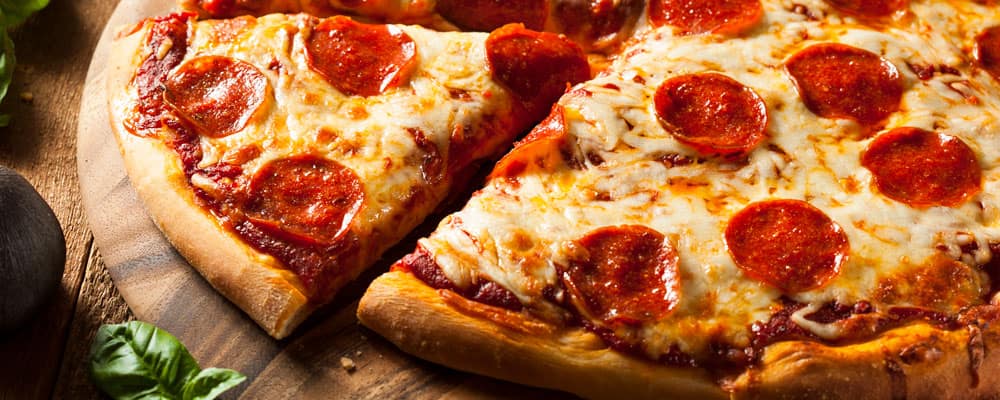 Hot-Pepperoni-Pizza_56360353.jpg